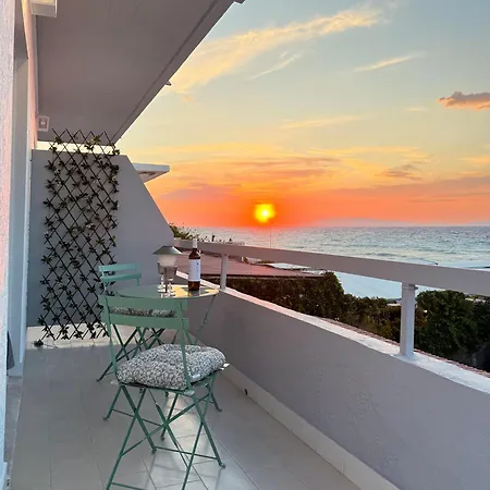 Beachfront Luxury With Panoramic Sea View יאליסוס