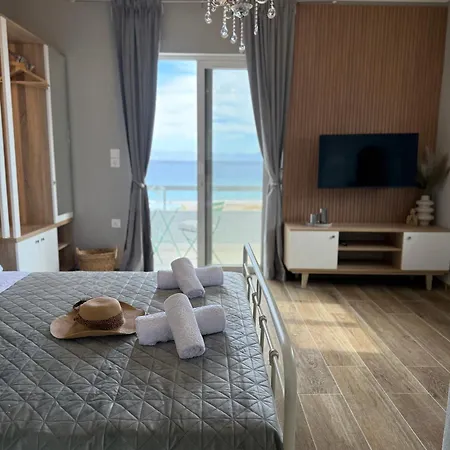 Beachfront Luxury With Panoramic Sea View דירה