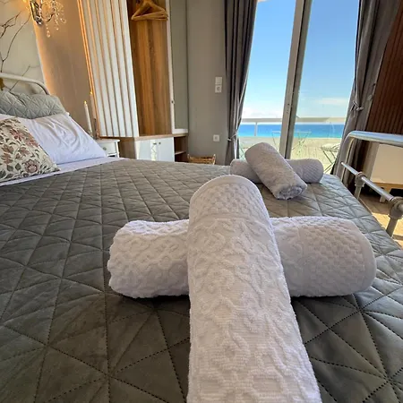Beachfront Luxury With Panoramic Sea View יאליסוס