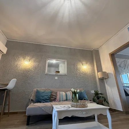 Beachfront Luxury With Panoramic Sea View דירה *