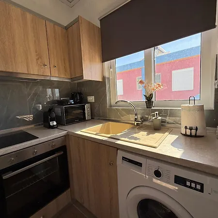Beachfront Luxury With Panoramic Sea View דירה *