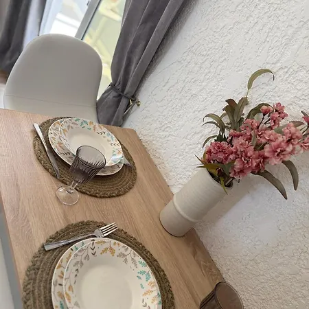 Beachfront Luxury With Panoramic Sea View דירה