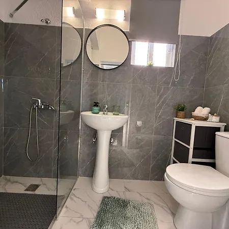 דירה Beachfront Luxury With Panoramic Sea View
